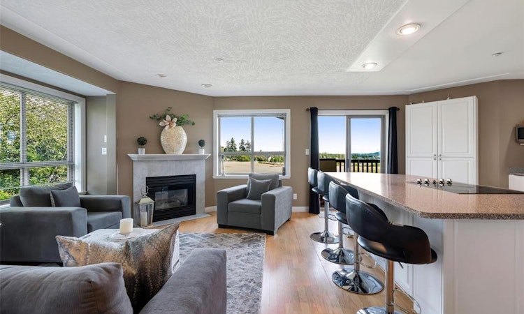 10-7847 East Saanich Road
