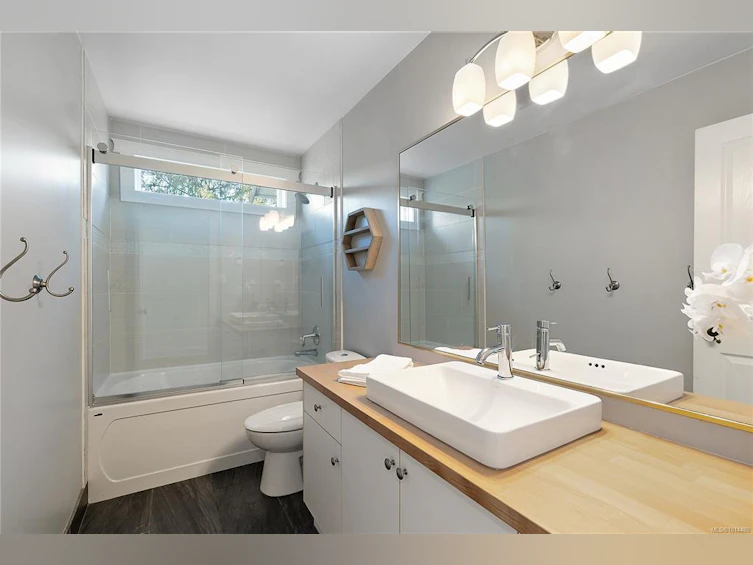 1290 Lidgate Court, Saanich, BC, V8Z 7E3 - 18