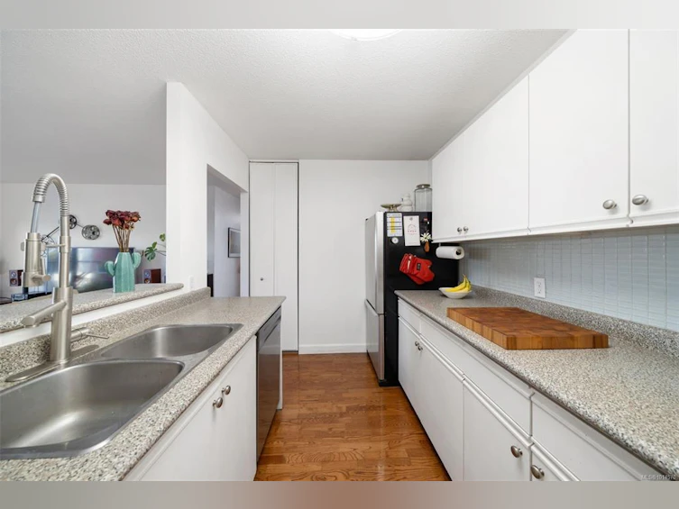 404-770 Cormorant Street, Victoria, BC, V8W 3J3 - 6
