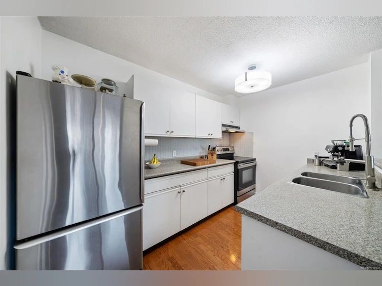 404-770 Cormorant Street, Victoria, BC, V8W 3J3 - 4