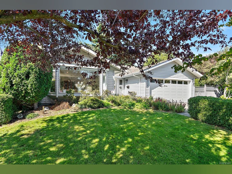 3998 Cedar Hill Road, Saanich, BC, V8N 3C1