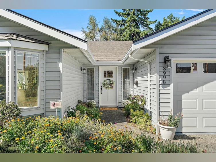 3998 Cedar Hill Road, Saanich, BC, V8N 3C1 - 3