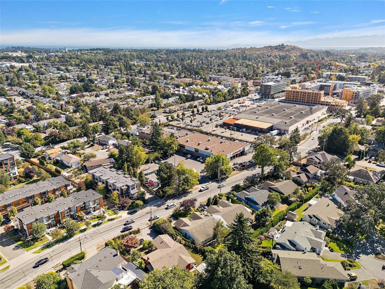 3998 Cedar Hill Road, Saanich, BC, V8N 3C1 - 29