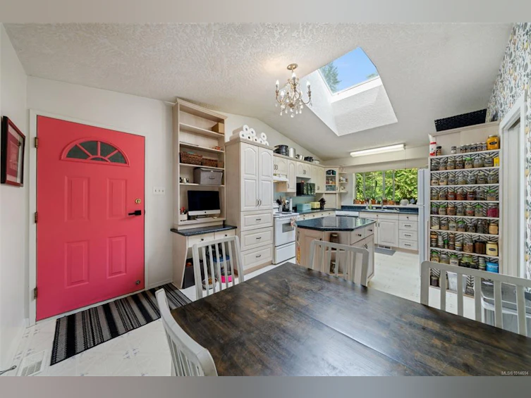 10258 Sutton Road, Honeymoon Bay, BC, V0R 1Y0 - 11