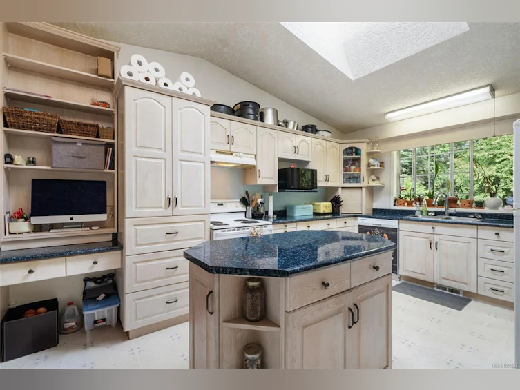 10258 Sutton Road, Honeymoon Bay, BC, V0R 1Y0 - 8