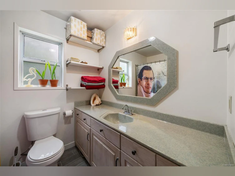 10258 Sutton Road, Honeymoon Bay, BC, V0R 1Y0 - 25