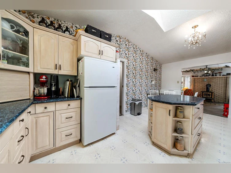 10258 Sutton Road, Honeymoon Bay, BC, V0R 1Y0 - 7