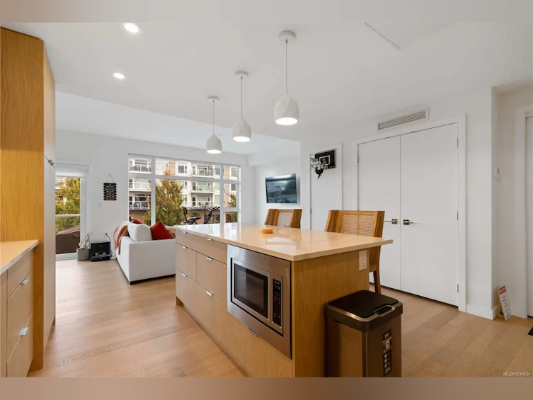 202-5122 Cordova Bay Road, Saanich, BC, V8Y 2K5 - 7