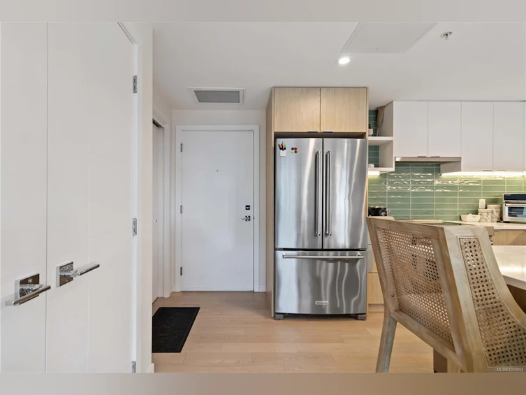 202-5122 Cordova Bay Road, Saanich, BC, V8Y 2K5 - 5
