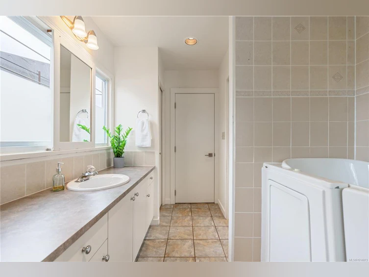 1564 San Juan Avenue, Saanich, BC, V8N 2L5 - 23