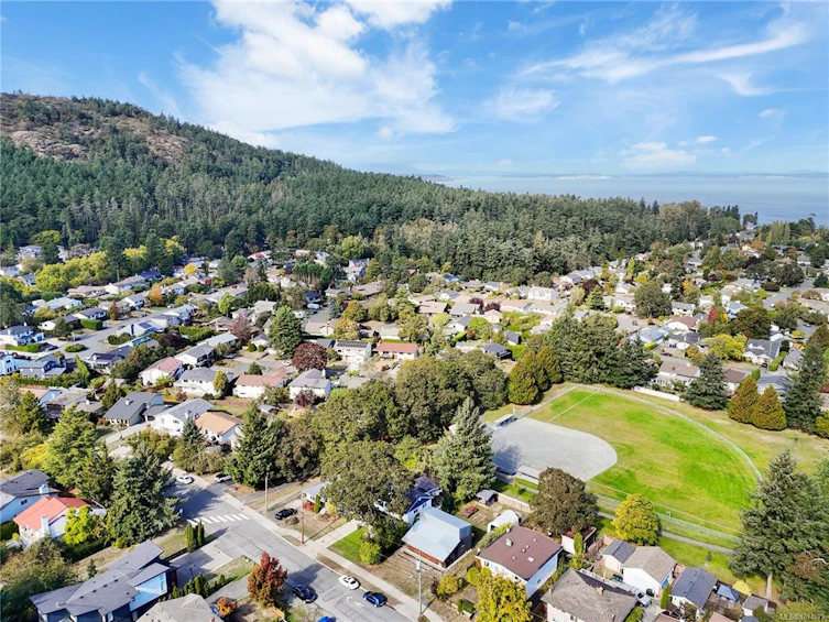 1564 San Juan Avenue, Saanich, BC, V8N 2L5 - 32