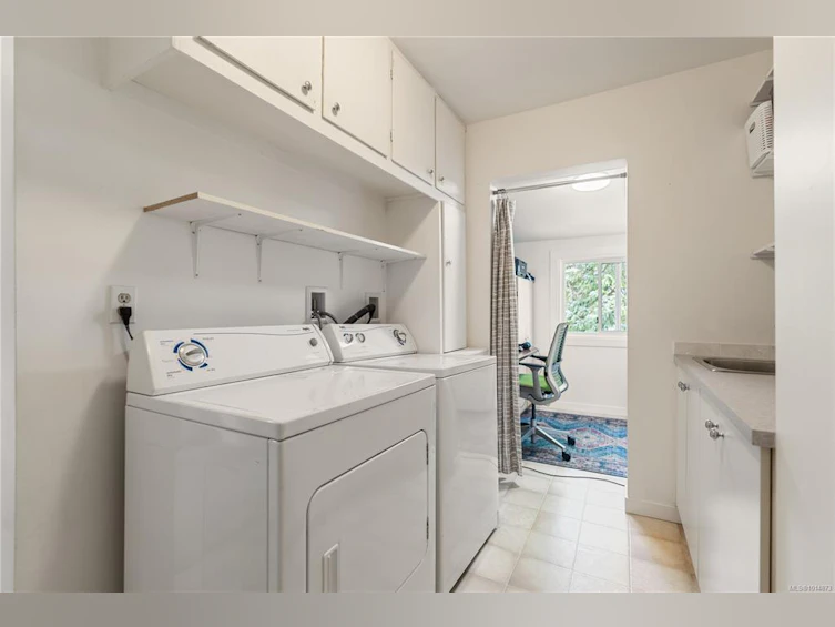 1564 San Juan Avenue, Saanich, BC, V8N 2L5 - 28