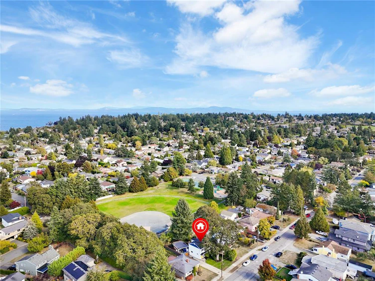 1564 San Juan Avenue, Saanich, BC, V8N 2L5 - 2