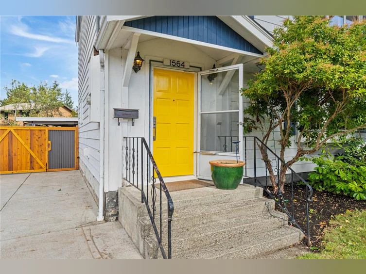 1564 San Juan Avenue, Saanich, BC, V8N 2L5 - 3