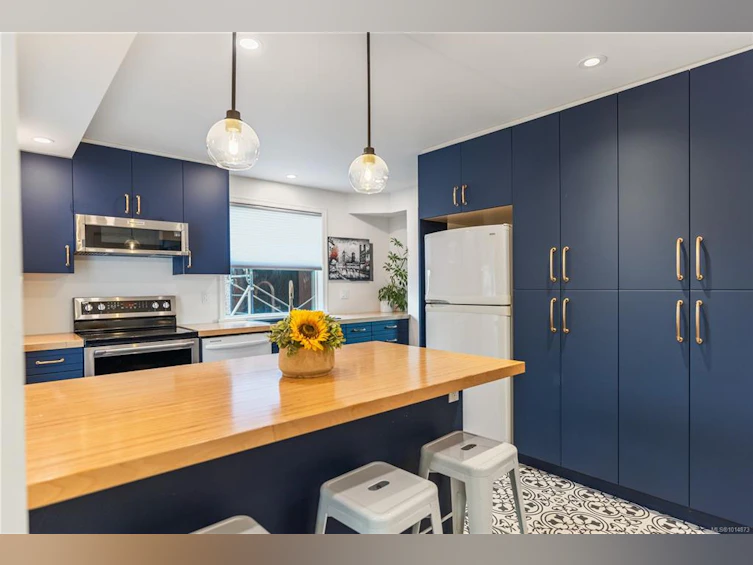 1564 San Juan Avenue, Saanich, BC, V8N 2L5 - 9