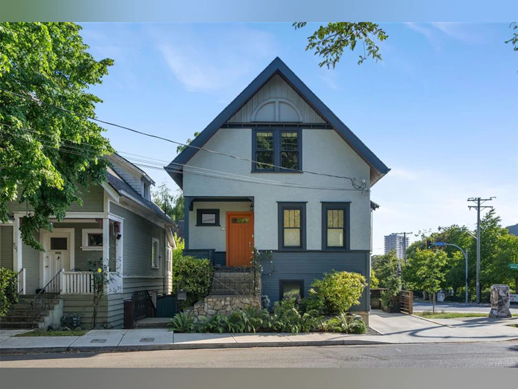 903 Collinson Street, Victoria, BC, V8V 3B7 - 2