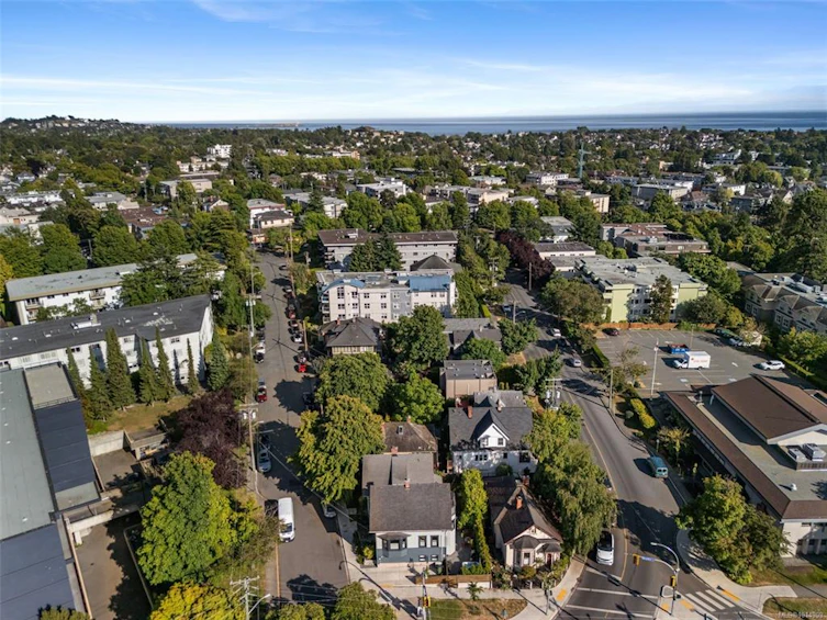903 Collinson Street, Victoria, BC, V8V 3B7 - 43