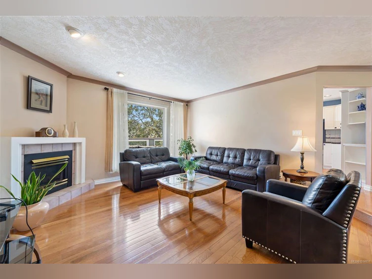 899 Currandale Court, Saanich, BC, V8X 4Y2 - 8