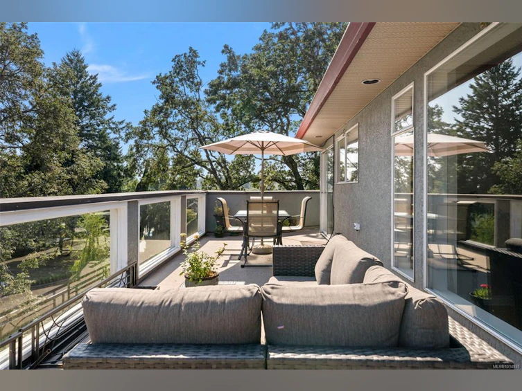 899 Currandale Court, Saanich, BC, V8X 4Y2 - 12