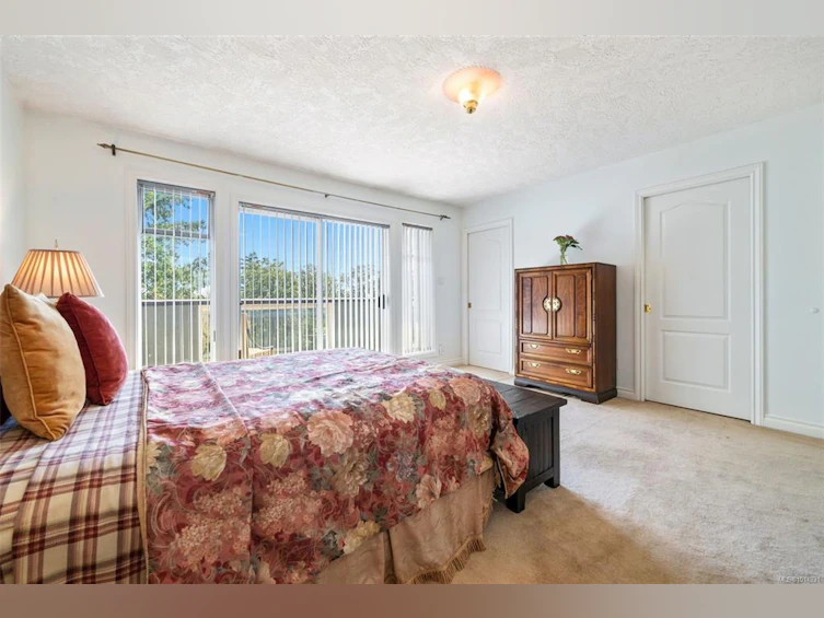 899 Currandale Court, Saanich, BC, V8X 4Y2 - 17