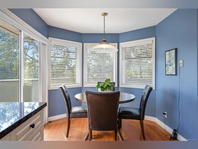 899 Currandale Court, Saanich, BC, V8X 4Y2 - 11