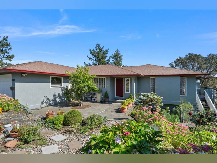 899 Currandale Court, Saanich, BC, V8X 4Y2 - 6