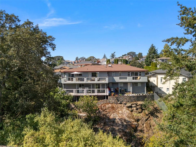 899 Currandale Court, Saanich, BC, V8X 4Y2 - 46