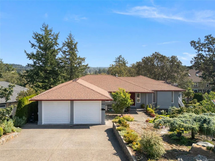 899 Currandale Court, Saanich, BC, V8X 4Y2