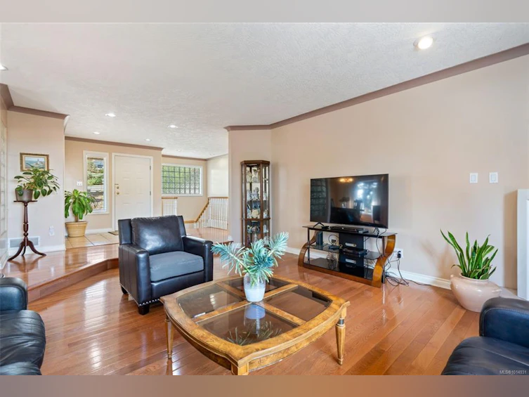 899 Currandale Court, Saanich, BC, V8X 4Y2 - 7