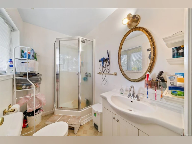 899 Currandale Court, Saanich, BC, V8X 4Y2 - 45