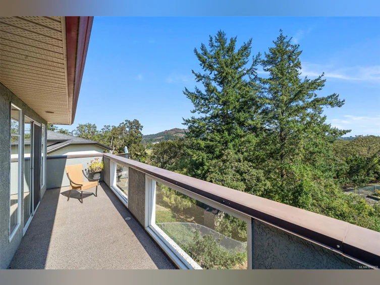 899 Currandale Court, Saanich, BC, V8X 4Y2 - 18