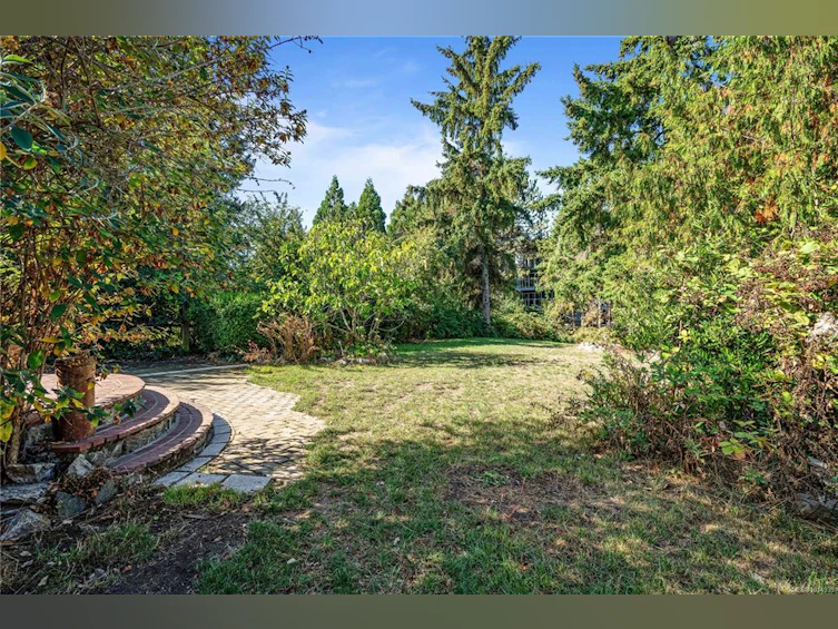 3276 Linwood Avenue, Saanich, BC, V8X 1E4 - 31