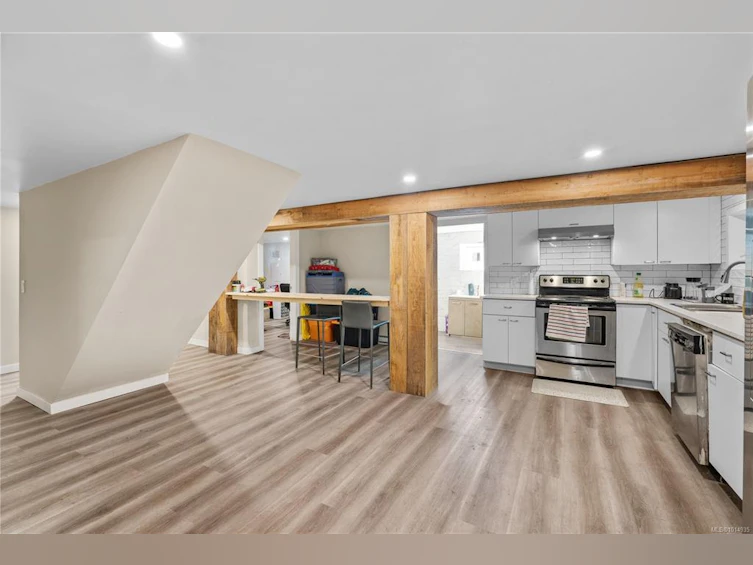 3276 Linwood Avenue, Saanich, BC, V8X 1E4 - 22