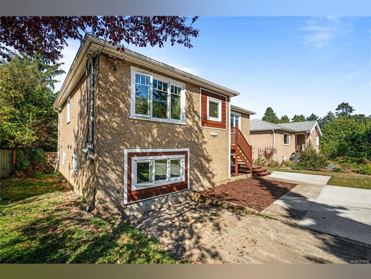 3276 Linwood Avenue, Saanich, BC, V8X 1E4 - 47