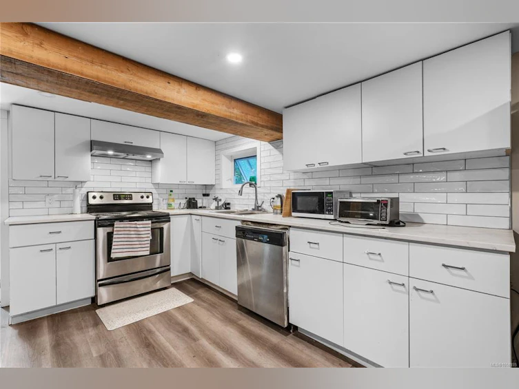 3276 Linwood Avenue, Saanich, BC, V8X 1E4 - 24