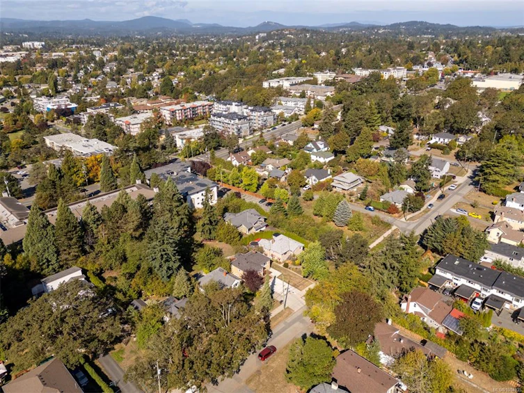 3276 Linwood Avenue, Saanich, BC, V8X 1E4 - 57