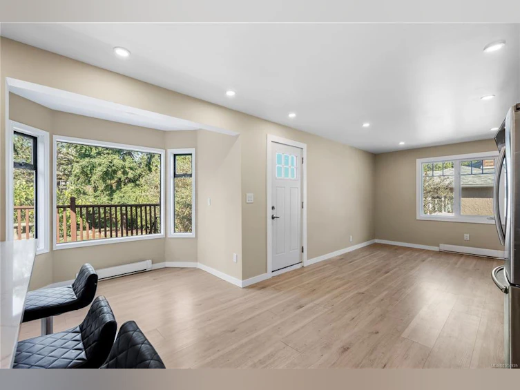 3276 Linwood Avenue, Saanich, BC, V8X 1E4 - 3