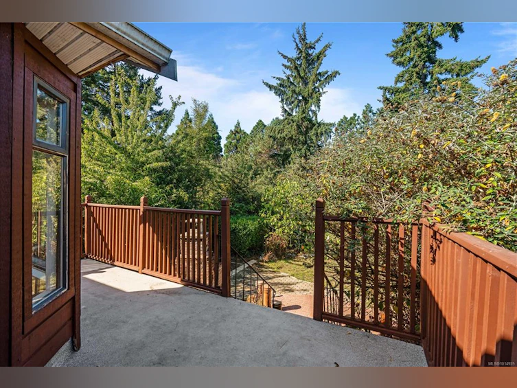 3276 Linwood Avenue, Saanich, BC, V8X 1E4 - 37