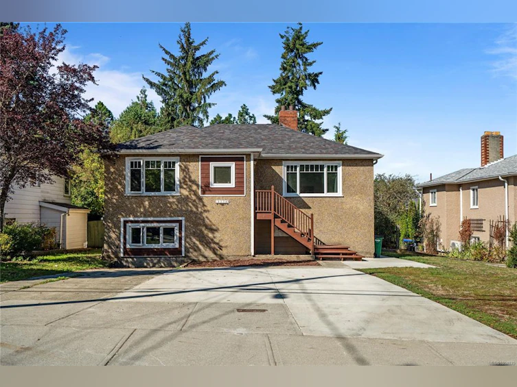 3276 Linwood Avenue, Saanich, BC, V8X 1E4