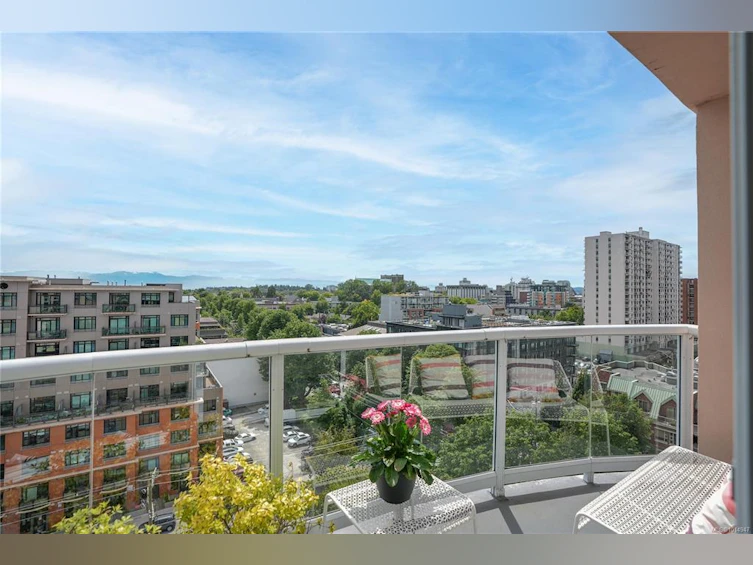 PH1104-1010 View Street, Victoria, BC, V8V 4Y3