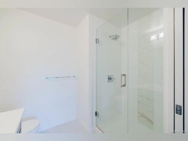 301-317 E Burnside Road, Saanich, BC, V9A 1A6 - 16