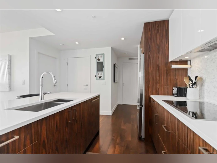 302-838 Broughton Street, Victoria, BC, V8W 1E4 - 11