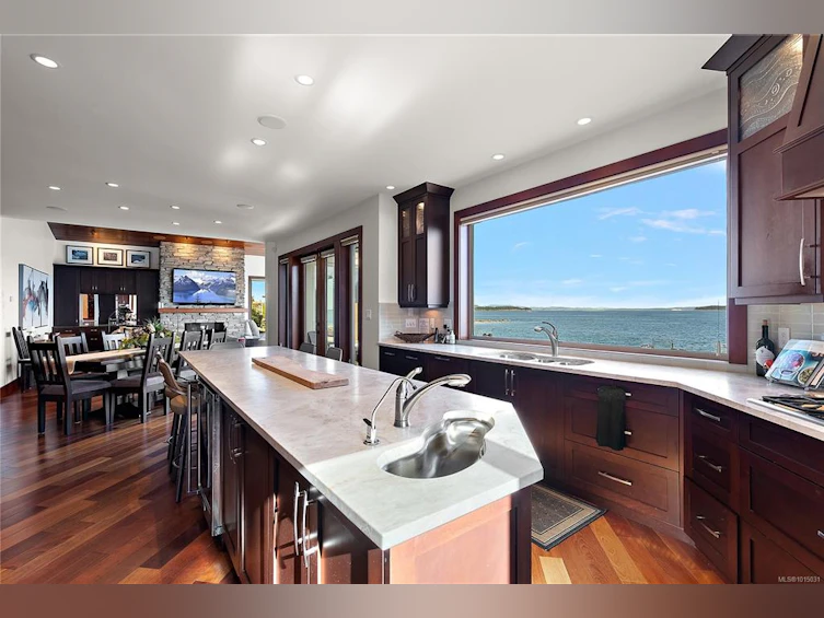 10206 Surfside Place, Sidney, BC, V8L 3R5 - 3