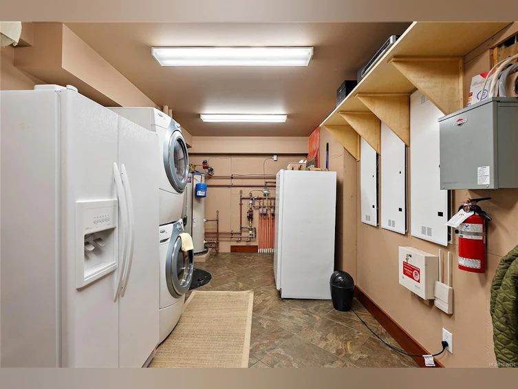 10206 Surfside Place, Sidney, BC, V8L 3R5 - 42