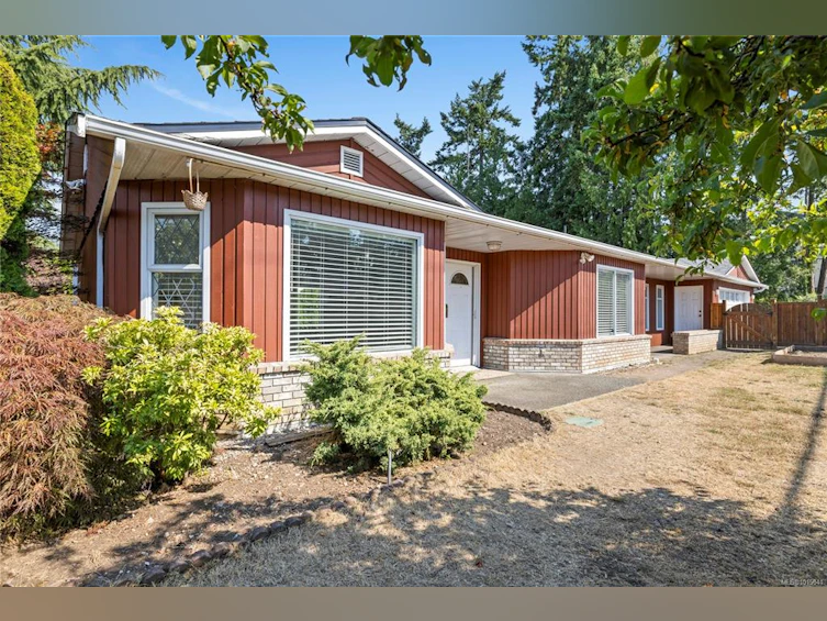 332 S Moilliet Street, Parksville, BC, V9P 1K1 - 2