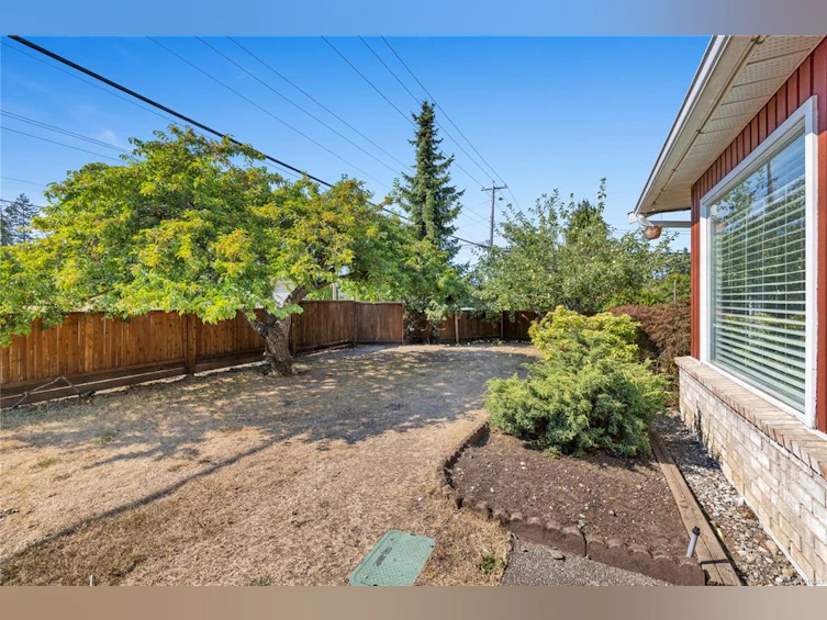 332 S Moilliet Street, Parksville, BC, V9P 1K1 - 39