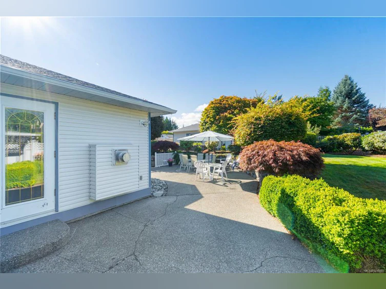 785 Nicolls Drive, French Creek, BC, V9P 1W9 - 35