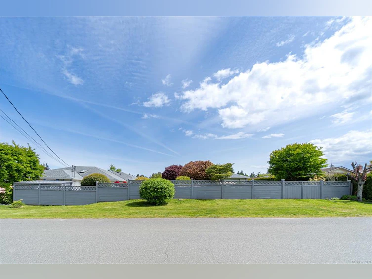 785 Nicolls Drive, French Creek, BC, V9P 1W9 - 61