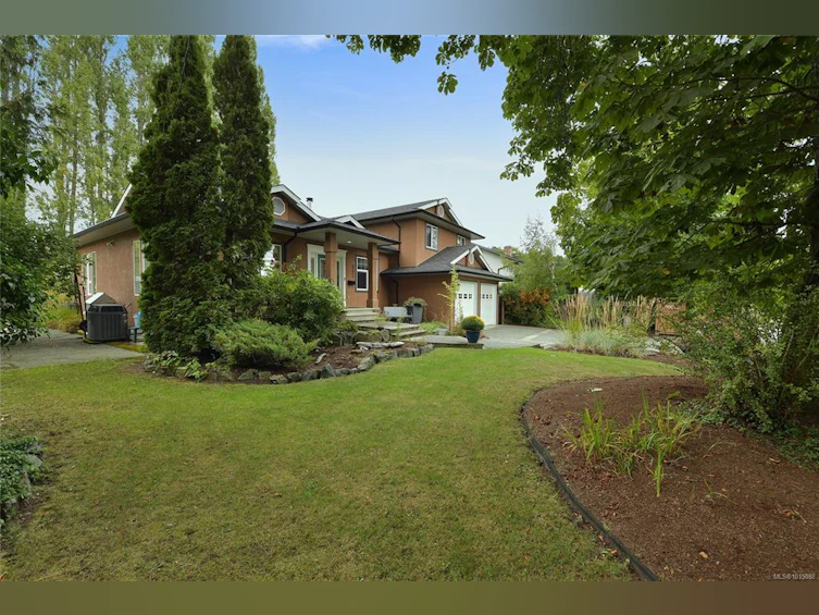 882 Canterbury Road, Saanich, BC, V8X 3E6 - 80