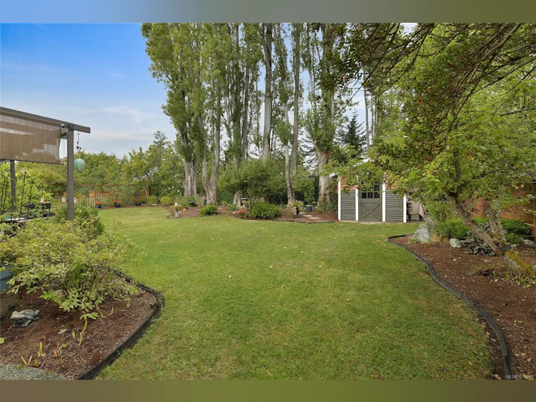 882 Canterbury Road, Saanich, BC, V8X 3E6 - 53